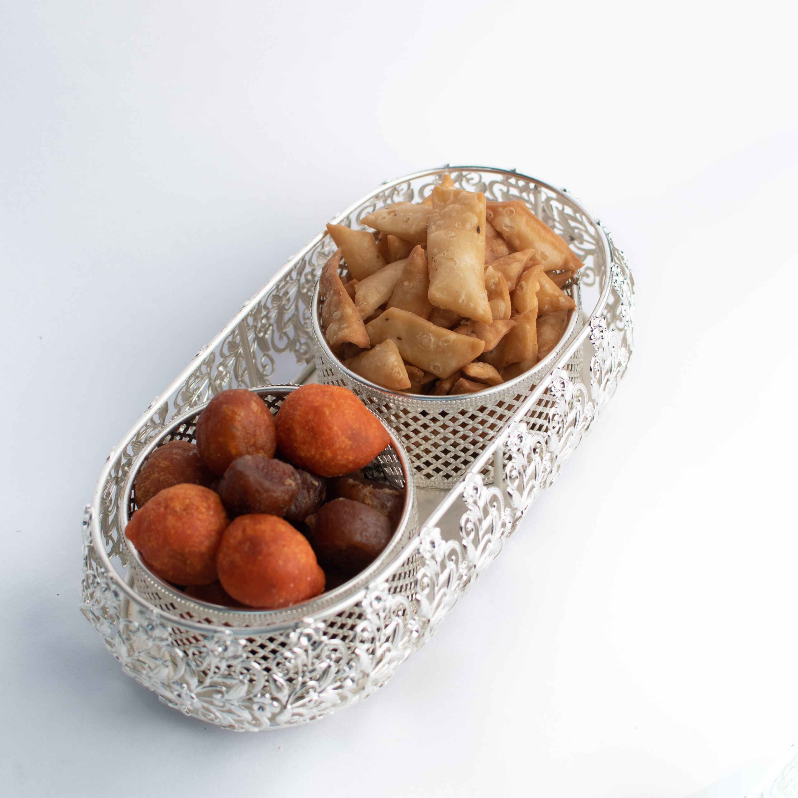 Ovel Basket With 2 Bowl