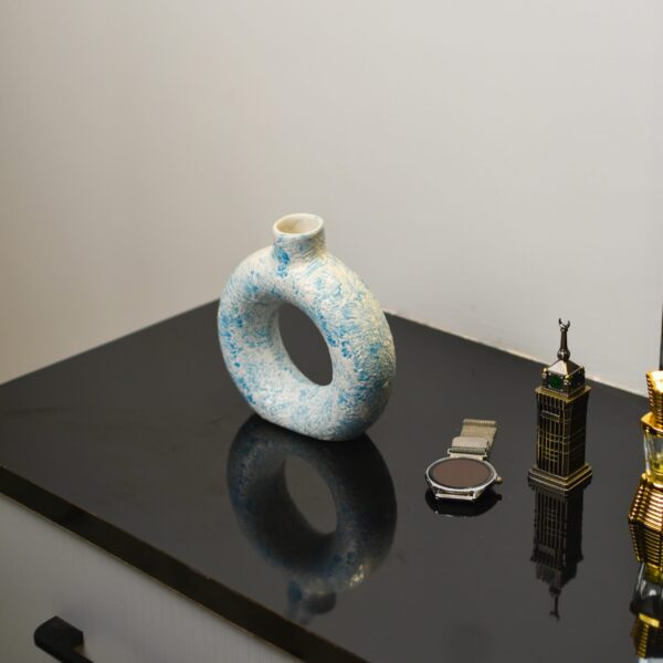 Bue Donut Vase - Image 3
